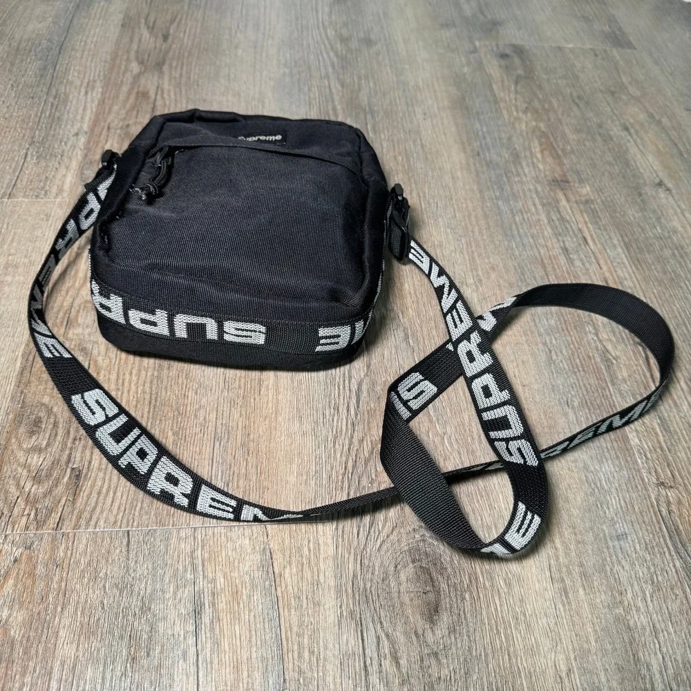 Supreme SS18 Shoulder Bag Black Cordura Logo Crossbody Streetwear Accessory